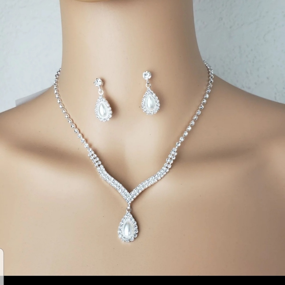 Faux Pearl necklace set